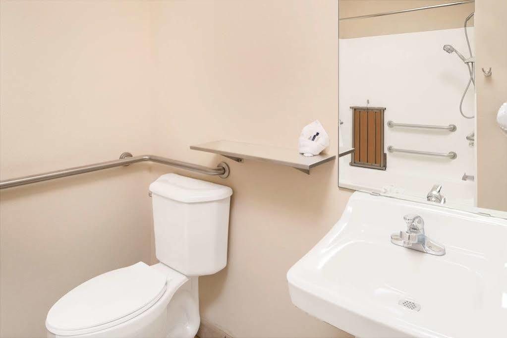 Microtel Inn & Suites By Wyndham בלוויו מראה חיצוני תמונה