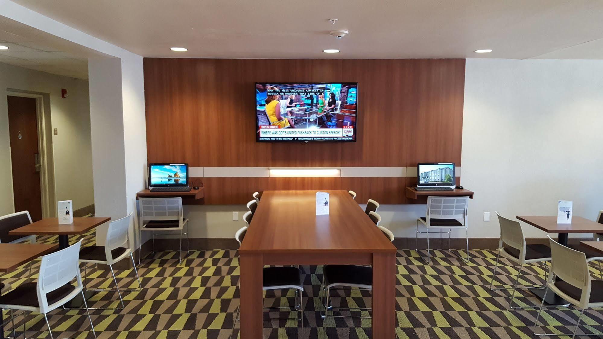 Microtel Inn & Suites By Wyndham בלוויו מראה חיצוני תמונה